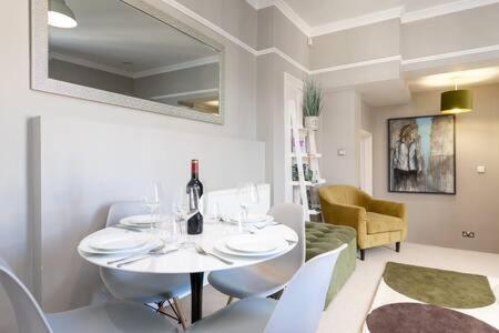 Central, Stunning 2 Bed Apartment With Parking! Cambridge Exterior foto